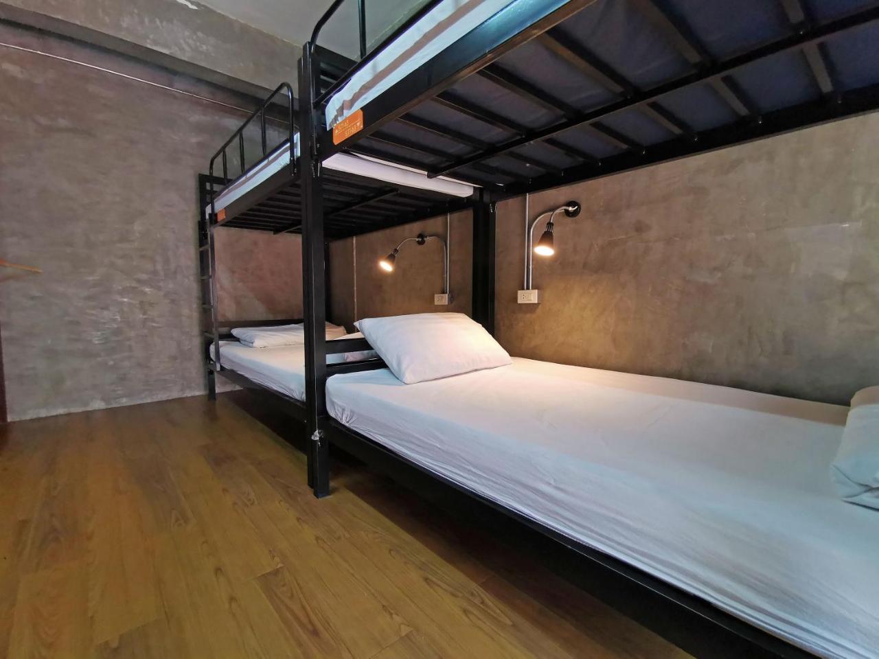 Urbanite Hostel Bangkok Extérieur photo