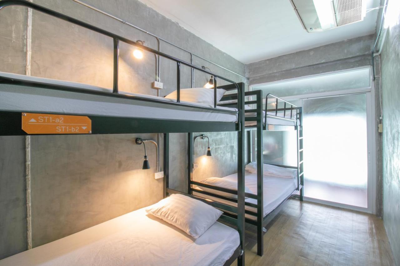 Urbanite Hostel Bangkok Extérieur photo