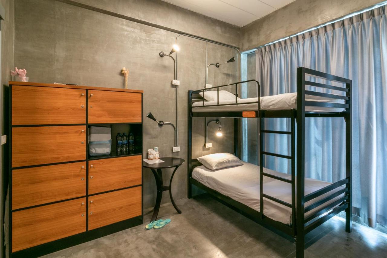 Urbanite Hostel Bangkok Extérieur photo