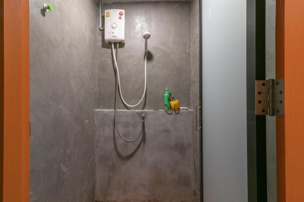 Urbanite Hostel Bangkok Extérieur photo